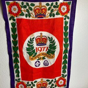 Vintage 1977s The QUEEN"S SILVER JUBILEE Irish Linen Crown